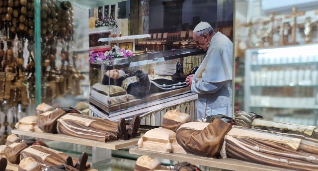 Padre Pio nella teca