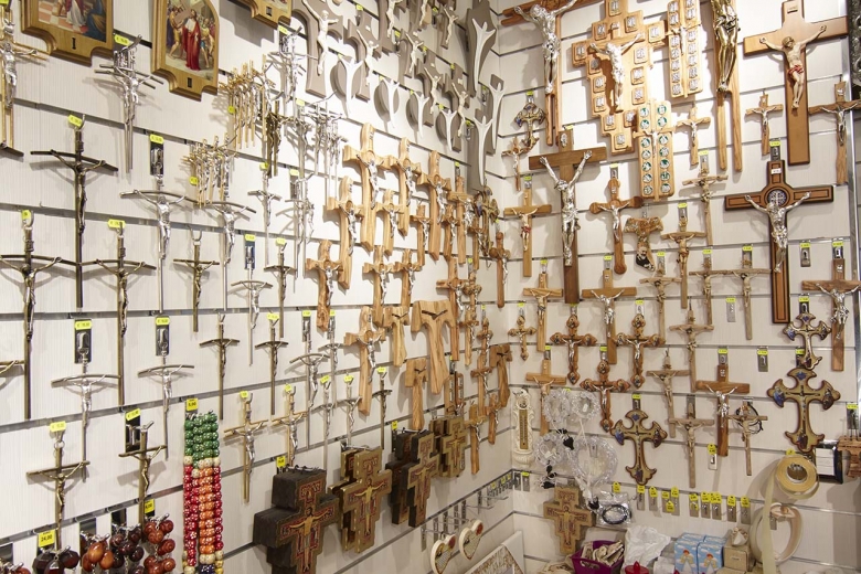 Statue lavorate artigianalmente